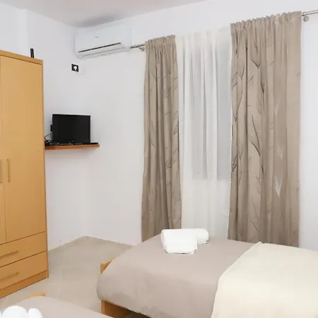 Nuk Eshte بيت ضيافة بيرات