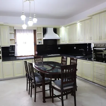 Nuk Eshte بيت ضيافة